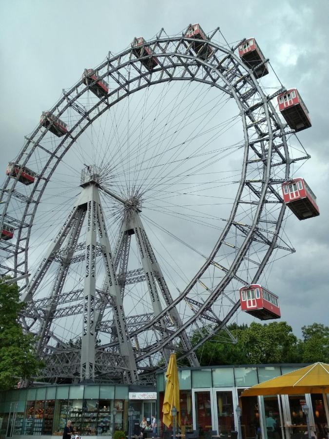 Center ! 3 Stops Away From The Center Of Vienna! Viena Exterior foto