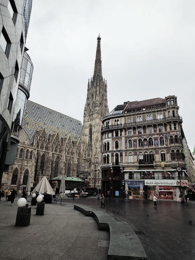 Center ! 3 Stops Away From The Center Of Vienna! Viena Exterior foto