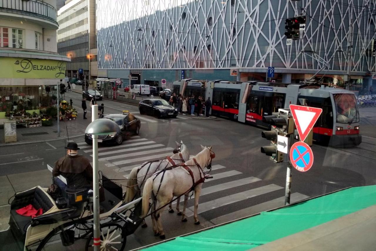 Center ! 3 Stops Away From The Center Of Vienna! Viena Exterior foto