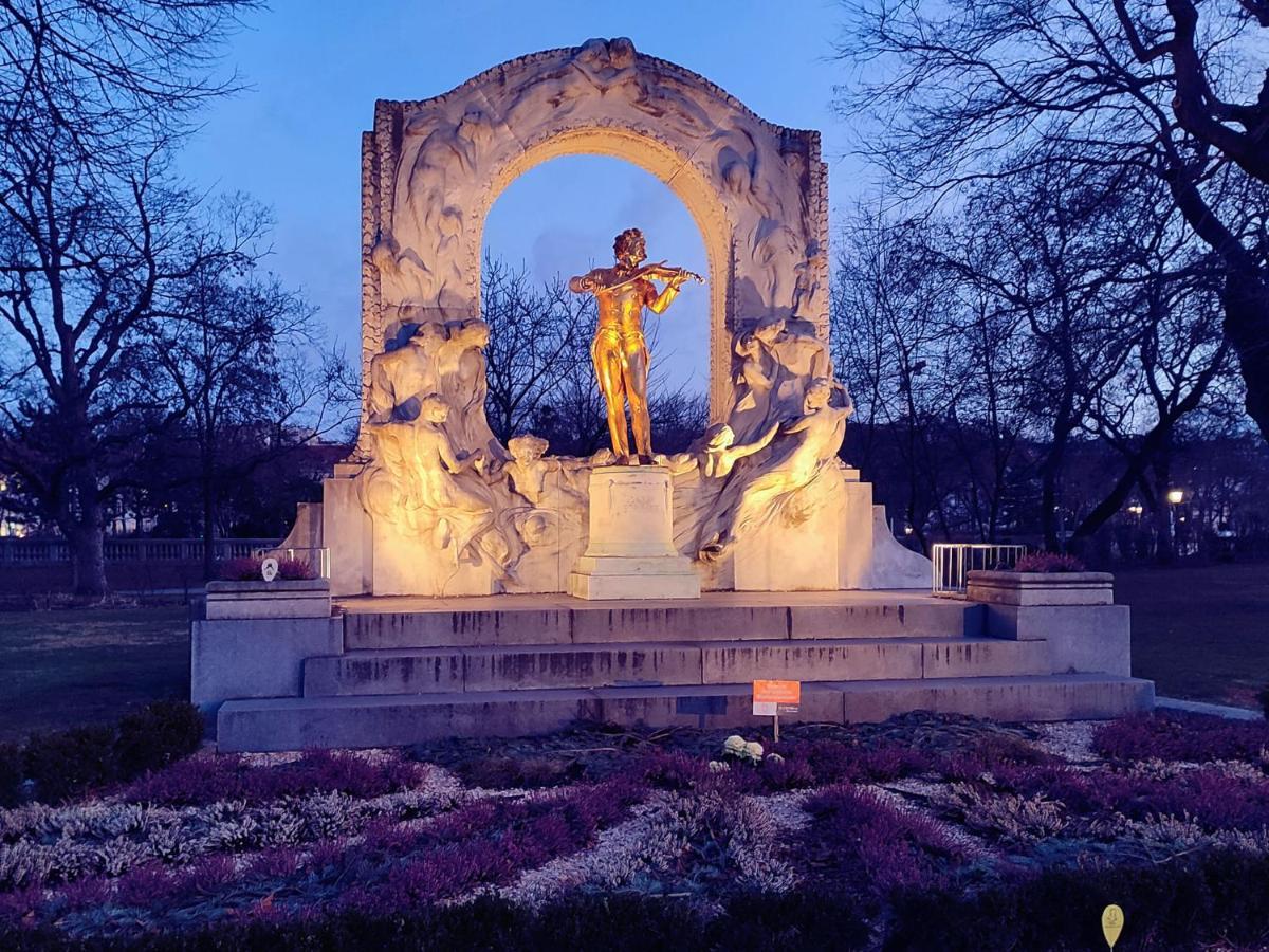 Center ! 3 Stops Away From The Center Of Vienna! Viena Exterior foto